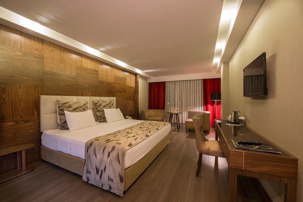 Ramada Plaza By Wyndham Samsun Hotel Exterior photo A room at the hotel